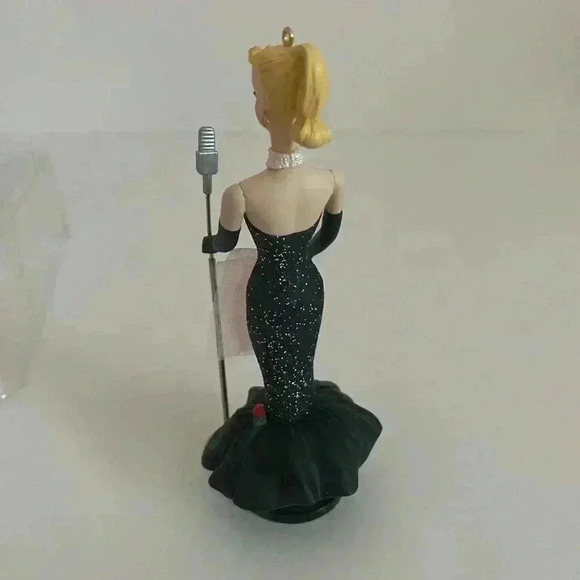 Hallmark Keepsake Ornament Barbie - Picture 11 of 13